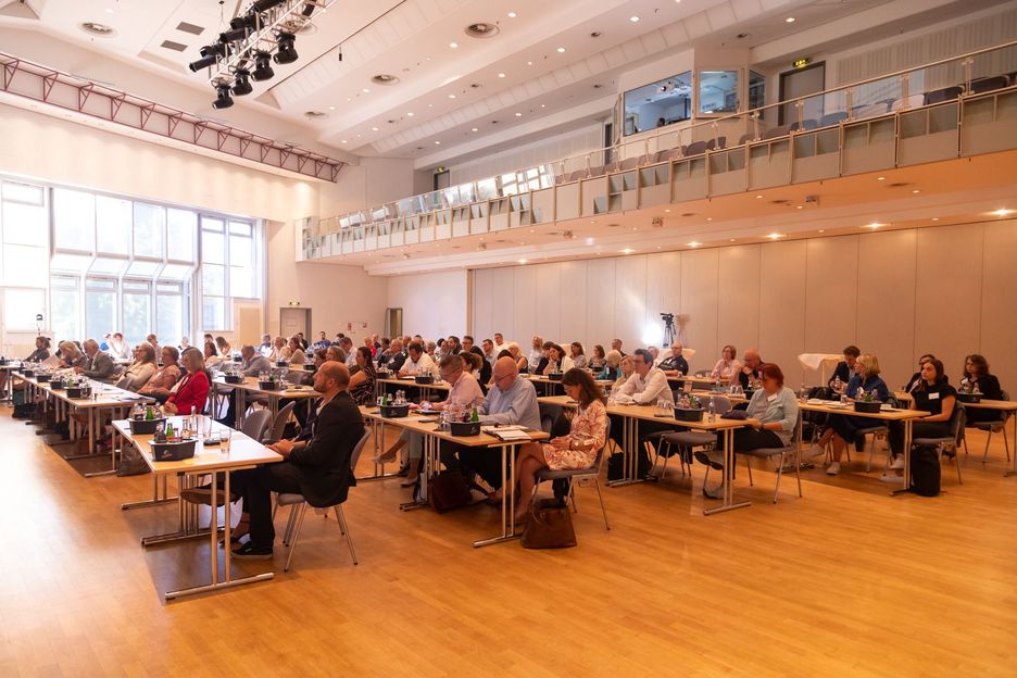 Rund 100 OloV-Akteure waren zum Präsenztreffen in den Stadthallen Wetzlar angereist. (Foto: Milton Arias)