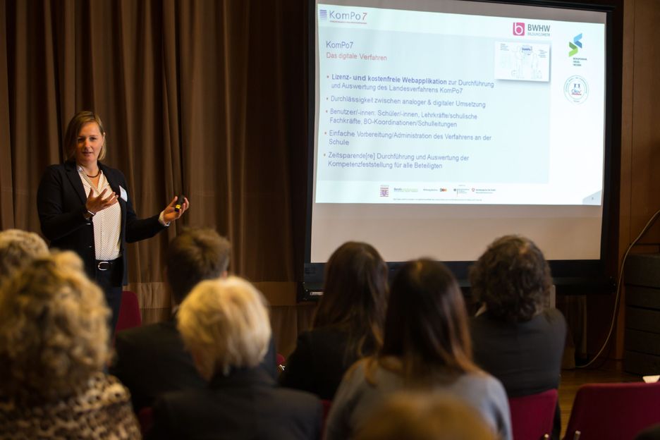 Den Einstieg in Forum 2 "Gütesiegel BSO goes digital" liefert Daniela Evermann vom Bildungswerk der Hessischen Wirtschaft.
