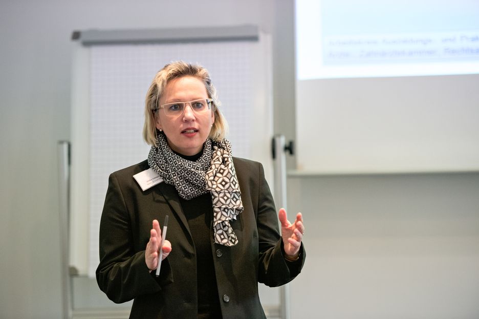 Forum 1: Ulrike Kelepouris stellte die Rolle der Offenbacher Arbeitsagentur im Rahmen der regionalen OloV-Strategie vor.
