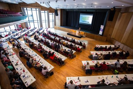 Blick in den Saal auf der OloV-Regionalkonferenz 2019 (Foto: OloV / Arias)