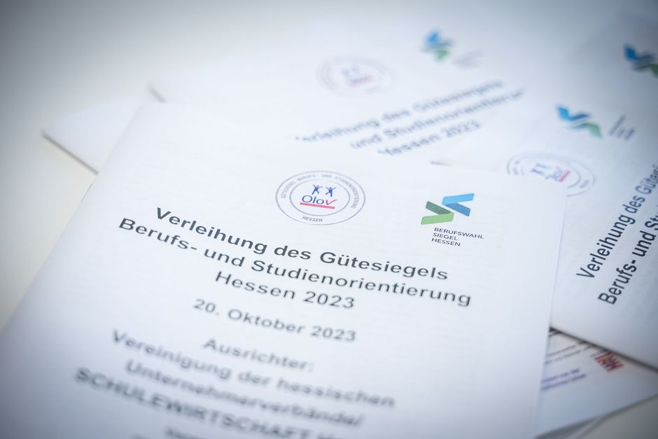 Die Verleihung des Gütesiegels BSO Hessen fand am 20.10.2023 … (Fotografie Julia Reisinger/ VhU - SCHULEWIRTSCHAFT Hessen)