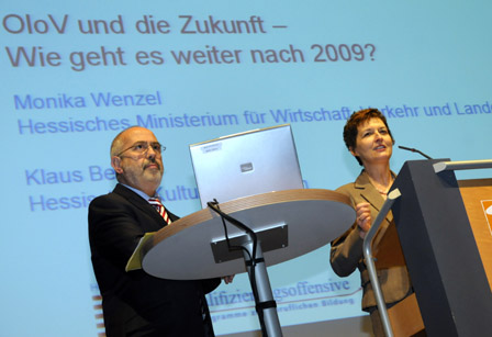 Monika Wenzel (HMWVL) und Klaus Beier (HKM)